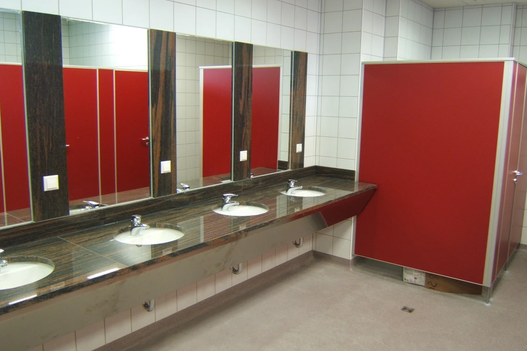 Aichstetten Bodenbeschichtung unter Waschtisch